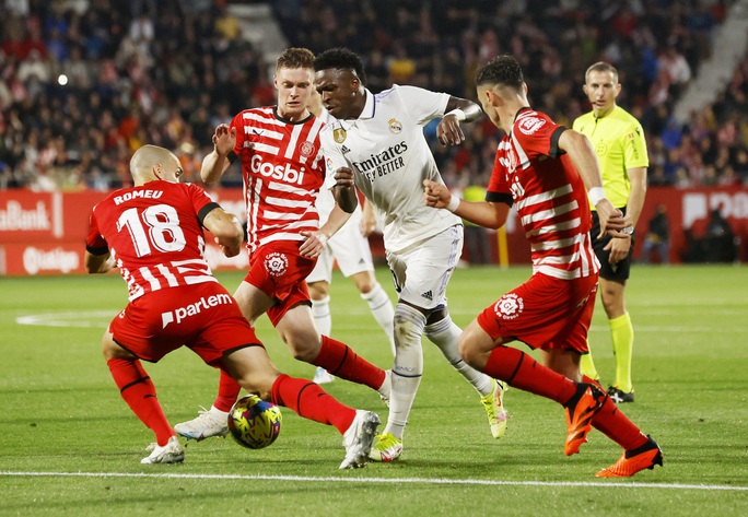Thảm bại 2-4 trước Girona, Real Madrid hết mơ vô địch La Liga - Ảnh 2.