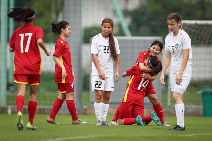 Siêu phẩm đá phạt 35m ấn định chiến thắng, U17 Việt Nam đoạt vé vào vòng loại 2 Asian Cup - Ảnh 2.