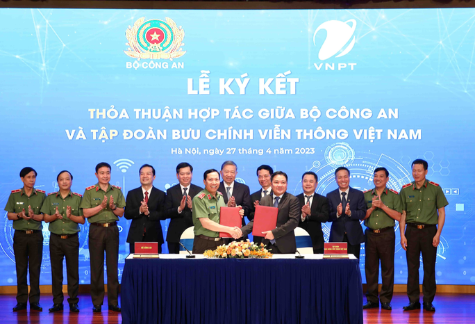Bộ Công An và VNPT ký Thỏa thuận hợp tác chuyển đổi số - Ảnh 1.