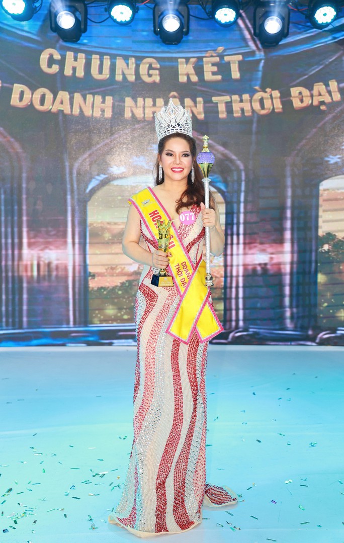 Thí sinh Lê Thị Thắm đăng quang Hoa hậu Doanh nhân Thời đại 2023 - Ảnh 1.
