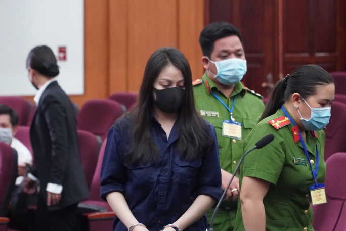 Nguyễn Võ Quỳnh Trang nói gì trong phiên tòa sáng nay 28-4?  - Ảnh 1.
