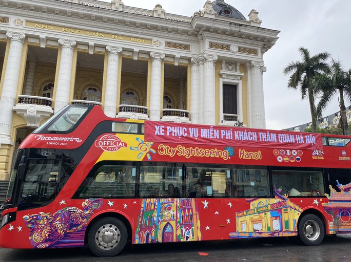 Xe buýt 2 tầng phục vụ miễn phí khách tham quan Hà Nội trong 5 ngày nghỉ lễ 30-4, 1-5 - Ảnh 2.