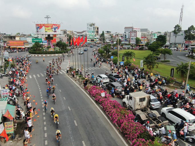 Tập đoàn Lộc trời lập cú ăn ba - Ảnh 1.