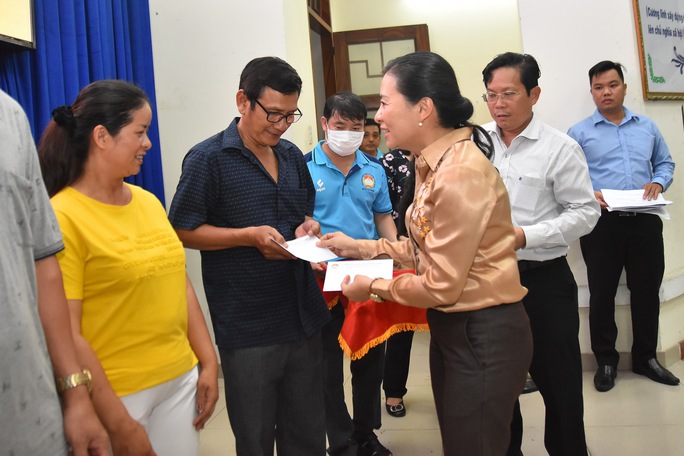 Trao quà cho học sinh, sinh viên, đồng bào dân tộc Khmer trước thềm Tết Chôl Chnăm Thmây - Ảnh 5.