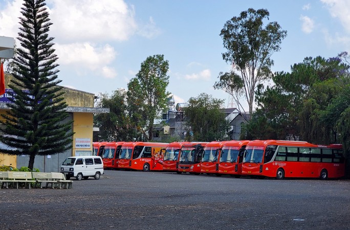 Sau khám xét trung tâm đăng kiểm ở Lâm Đồng, 5 người bị khởi tố - Ảnh 1.