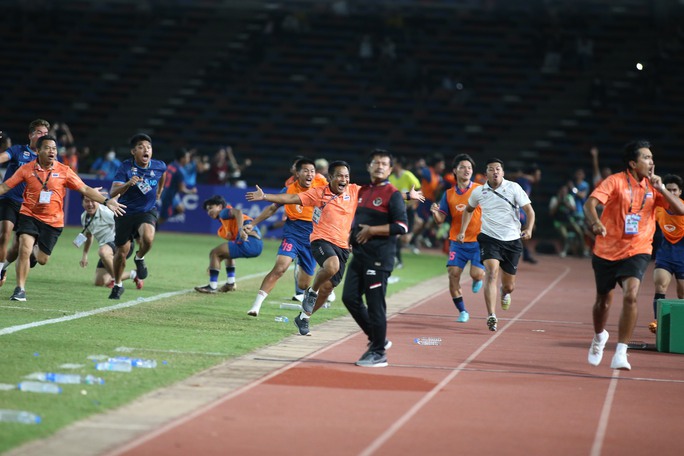 Sau xô xát, U22 Indonesia đánh bại Thái Lan, đoạt HCV SEA Games 32 - Ảnh 11.