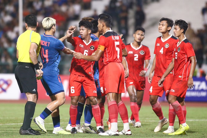 Báo chí Indonesia nêu lý do đội nhà hỗn chiến với U22 Thái Lan - Ảnh 4.