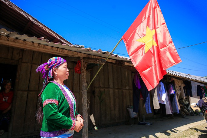 Báo Người Lao Động trao tặng 5.000 lá cờ Tổ quốc tại  tỉnh Lai Châu - Ảnh 10.