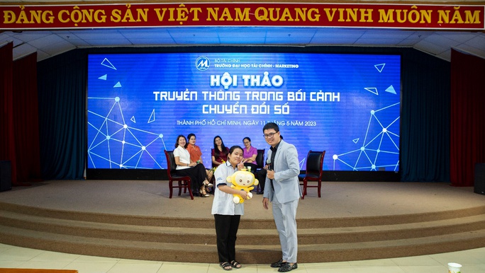 1.000 sinh viên Đại học UFM giao lưu, chia sẻ kinh nghiệm truyền thông trong bối cảnh chuyển đổi số. - Ảnh 3.