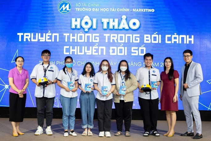 1.000 sinh viên Đại học UFM giao lưu, chia sẻ kinh nghiệm truyền thông trong bối cảnh chuyển đổi số. - Ảnh 4.