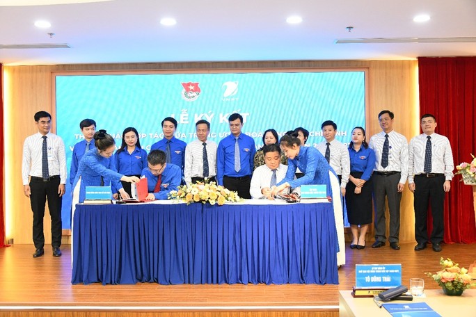 Tập đoàn VNPT và Trung ương Đoàn TNCS Hồ Chí Minh ký thỏa thuận hợp tác giai đoạn 2023-2027 - Ảnh 1.