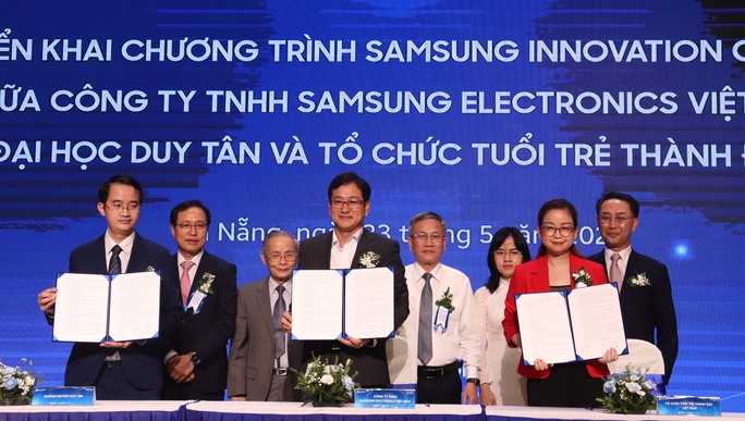 Trường ĐH Duy Tân hợp tác Samsung đào tạo ngành công nghệ - Ảnh 1.
