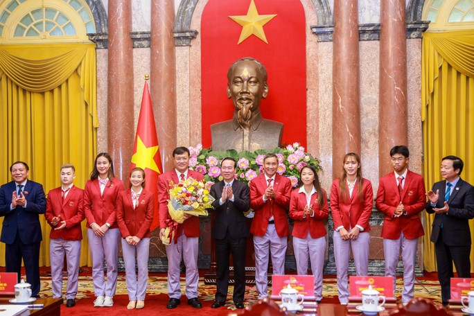 Chủ tịch nước Võ Văn Thưởng trao Huân chương Lao động cho các HLV-VĐV xuất sắc - Ảnh 4.