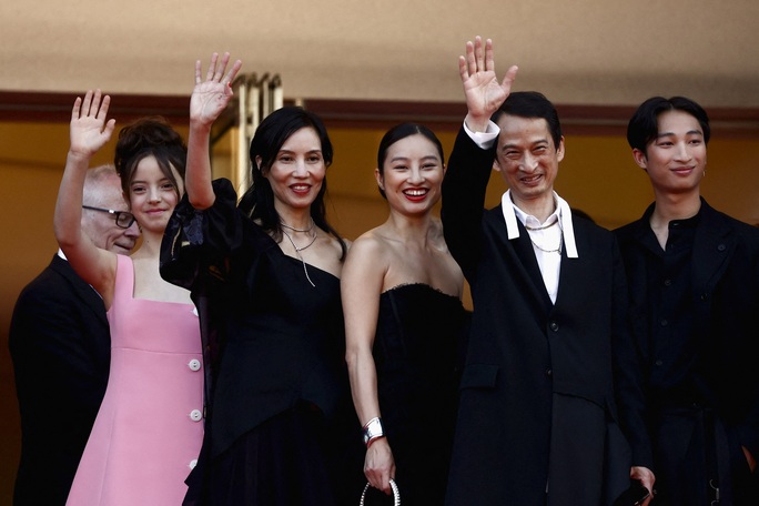Dàn siêu sao mừng phim Trần Anh Hùng tại Cannes - Ảnh 2.