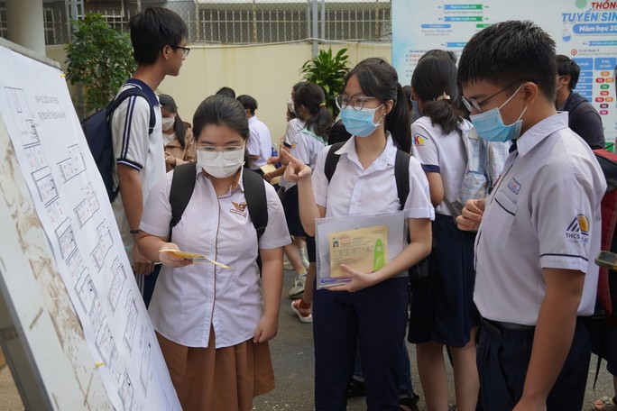 TP HCM điều động hơn 12.000 cán bộ, giáo viên cho kỳ thi tuyển sinh lớp 10 - Ảnh 1.