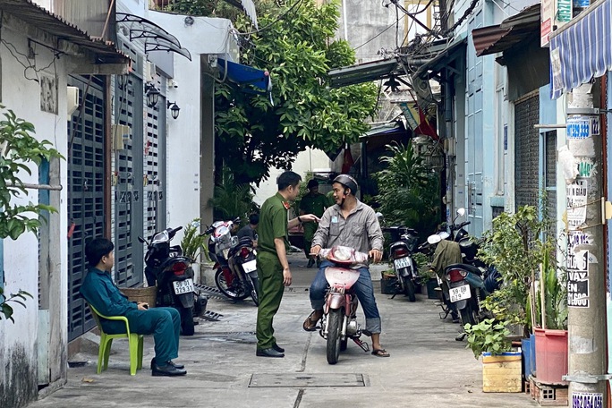 Vợ chồng thương vong trong căn nhà cháy: Lời kể người chứng kiến - Ảnh 1.