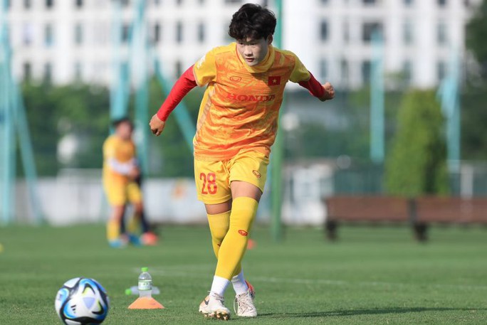 Tuyển nữ Việt Nam làm quen với trái bóng dành riêng cho World Cup nữ 2023 - Ảnh 5.