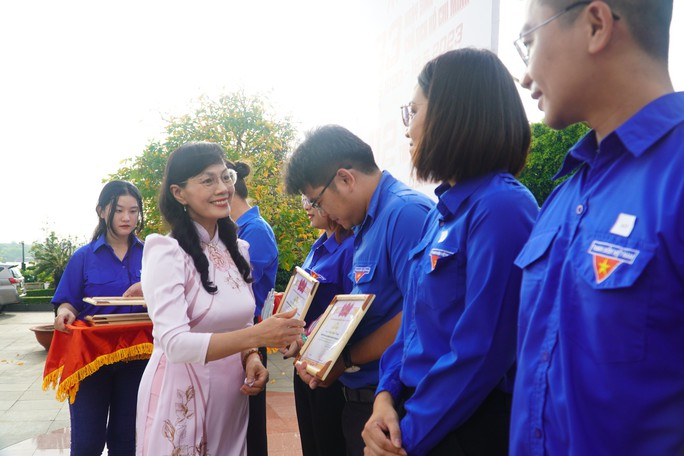 100 tập thể, cá nhân được tuyên dương Thanh niên tiên tiến làm theo lời Bác - Ảnh 2.