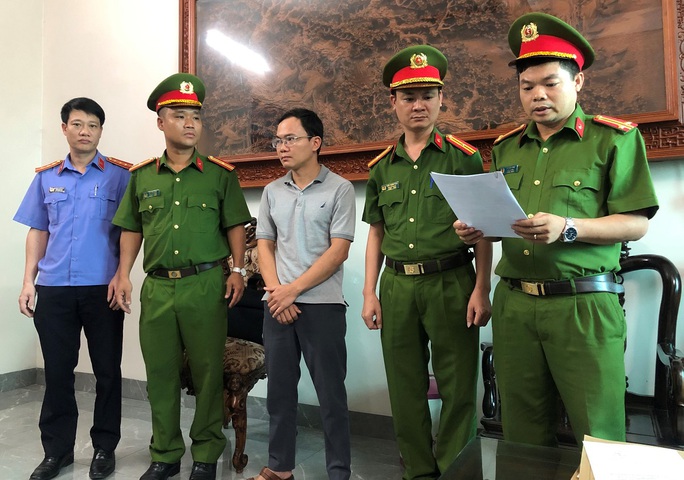 Bắt một cựu giám đốc trung tâm đăng kiểm ở Hà Nam - Ảnh 1.