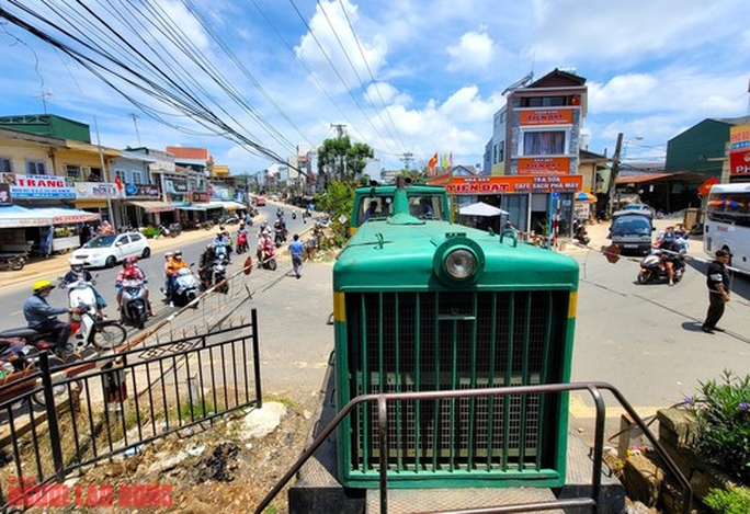 Một buổi dạo chơi trên tuyến đường sắt 100 năm độc đáo nhất thế giới của Đà Lạt - Ảnh 13.