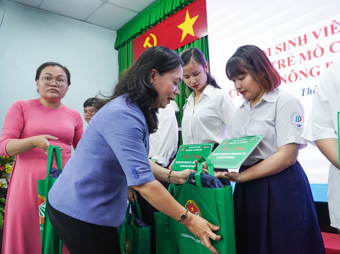 Học bổng toàn phần chắp cánh ước mơ nhiều sinh viên, học sinh khó khăn - Ảnh 2.