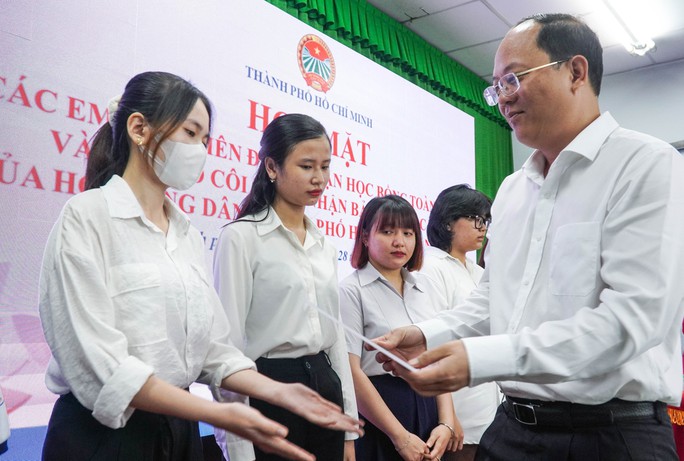 Học bổng toàn phần chắp cánh ước mơ nhiều sinh viên, học sinh khó khăn - Ảnh 1.