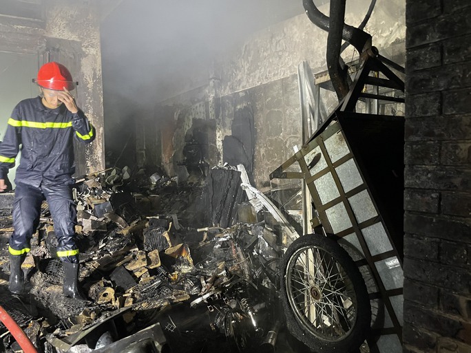 CLIP: Lại cháy nhà ở quận Tân Phú, 1 người tử vong - Ảnh 5.