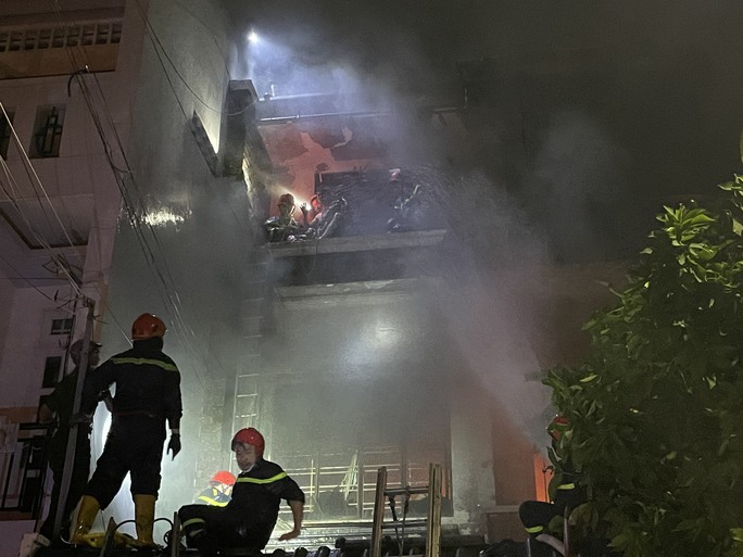 CLIP: Lại cháy nhà ở quận Tân Phú, 1 người tử vong - Ảnh 6.