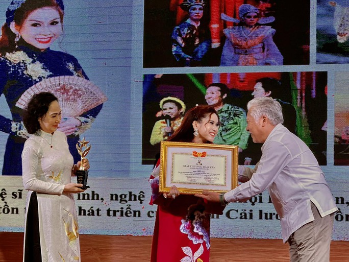 Trao giải thưởng Đào Tấn cho 5 đơn vị nghệ thuật và 15 văn nghệ sĩ - Ảnh 1.