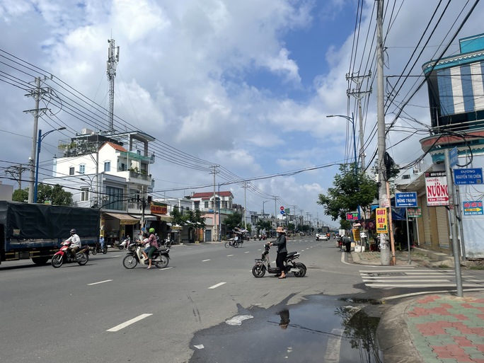 TP HCM: Đường Đặng Thúc Vịnh nguy cơ trở thành tuyến đường đen? - Ảnh 5.