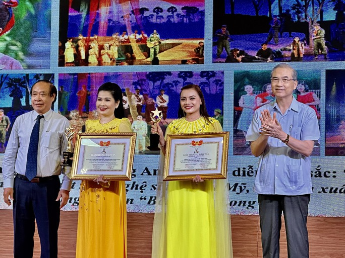 Trao giải thưởng Đào Tấn cho 5 đơn vị nghệ thuật và 15 văn nghệ sĩ - Ảnh 7.