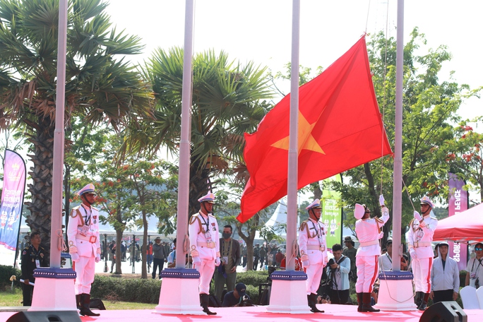 Quốc kỳ 11 quốc gia tung bay tại SEA Games 32 - Ảnh 10.