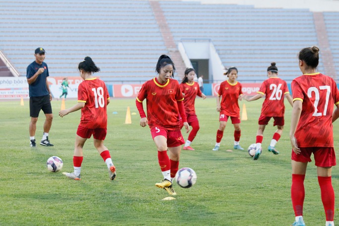 U20 nữ Việt Nam làm quen sân thi đấu Giải U20 nữ Asian Cup - Ảnh 2.