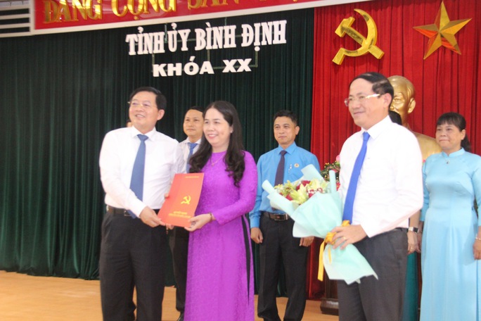 Bình Định điều động, luân chuyển, bổ nhiệm 9 cán bộ chủ chốt - Ảnh 1.