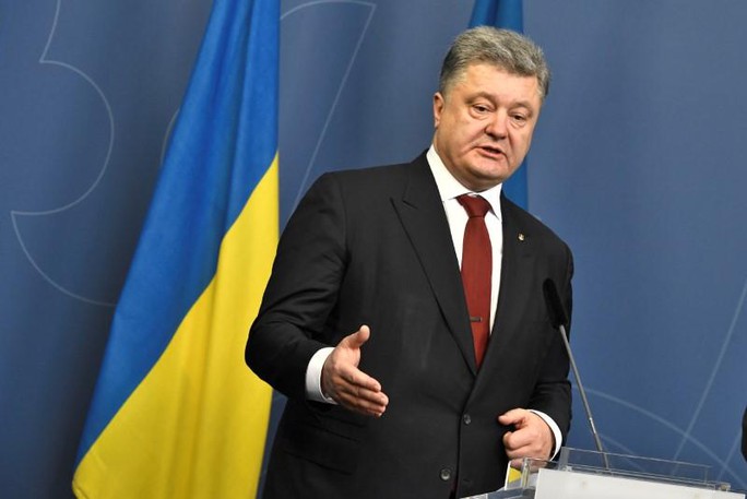 Crimea bán đấu giá tài sản cựu Tổng thống Ukraine - Ảnh 1.