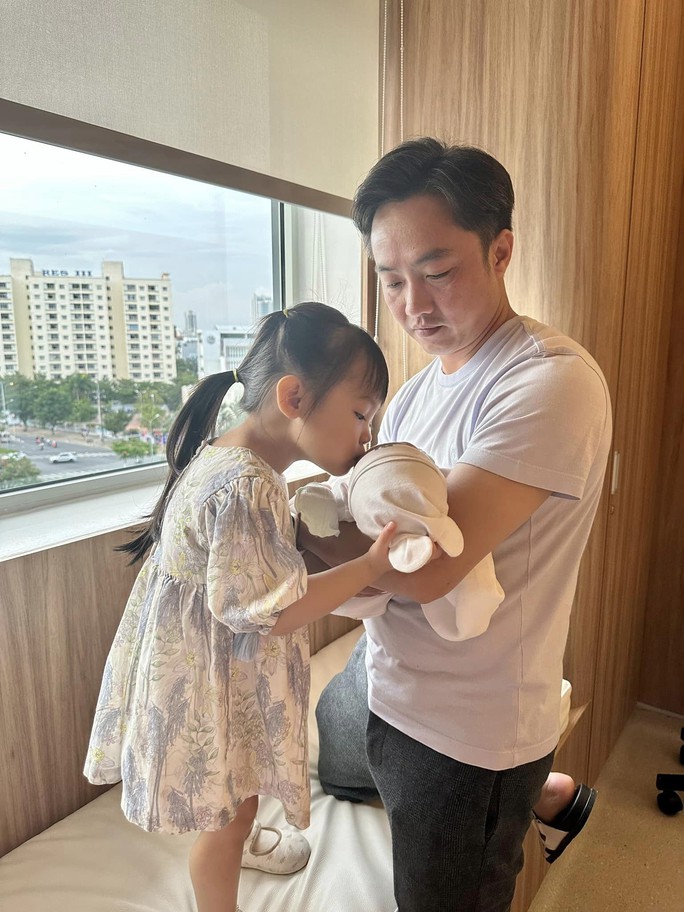 Đàm Thu Trang sinh con thứ 2 cho Cường đô la - Ảnh 1.