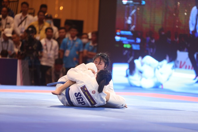 SEA Games 32: Jujitsu mang về 3 HCĐ, Đặng Thị Huyền nén đau thi đấu - Ảnh 2.