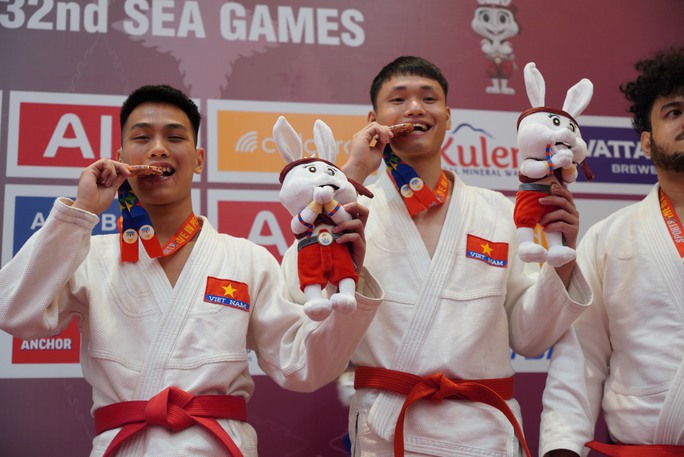 SEA Games 32: Jujitsu mang về 3 HCĐ, Đặng Thị Huyền nén đau thi đấu - Ảnh 4.