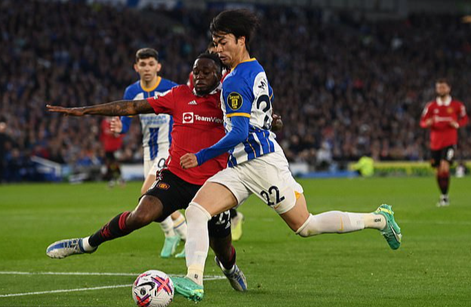 "Tội đồ" Luke Shaw giúp Brighton đòi nợ, Man United lỡ Top 3 Ngoại hạng Anh