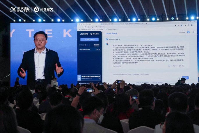 Công ty Trung Quốc ra mắt sản phẩm cạnh tranh với ChatGPT - Ảnh 1.