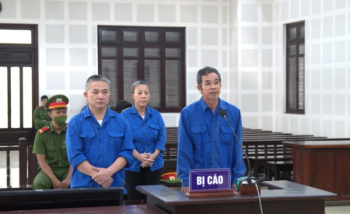 Cựu chủ tịch quận ở Đà Nẵng lãnh án tù vì nhận hối lộ - Ảnh 1.