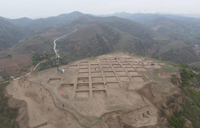 Trung Quốc: Phát hiện vùng đồi bao phủ bởi loạt mộ cổ đầy châu báu - Ảnh 1.