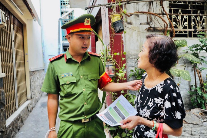 Công an TP HCM khởi tố 32 anh chị cho vay nặng lãi - Ảnh 3.