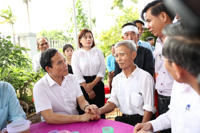 Phó Thủ tướng Trần Lưu Quang thăm các nạn nhân vụ tấn công tại Đắk Lắk - Ảnh 1.