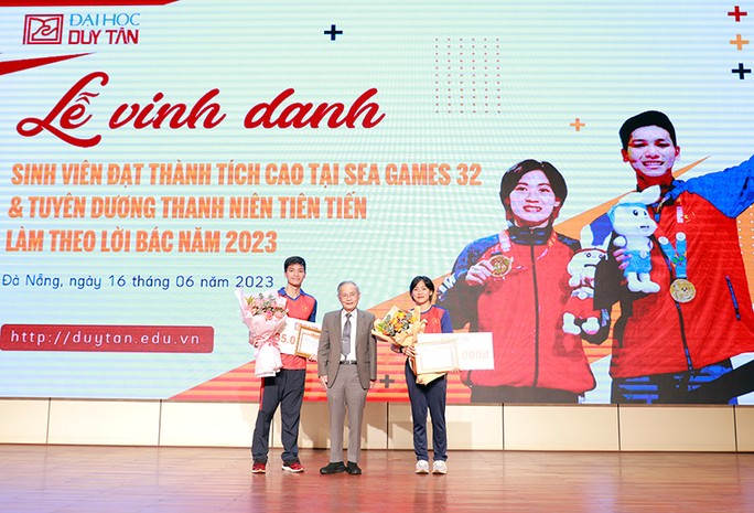 Trường ĐH Duy Tân vinh danh 2 sinh viên xuất sắc tại SEA Games 32 Photo-2-1686923812742437388610
