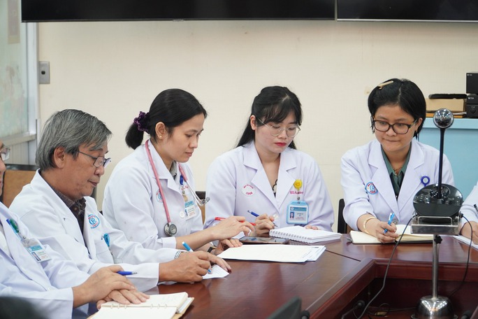 Bệnh viện Chợ Rẫy mở đường dây nóng hỗ trợ y tế mùa thi 2023 - Ảnh 3.