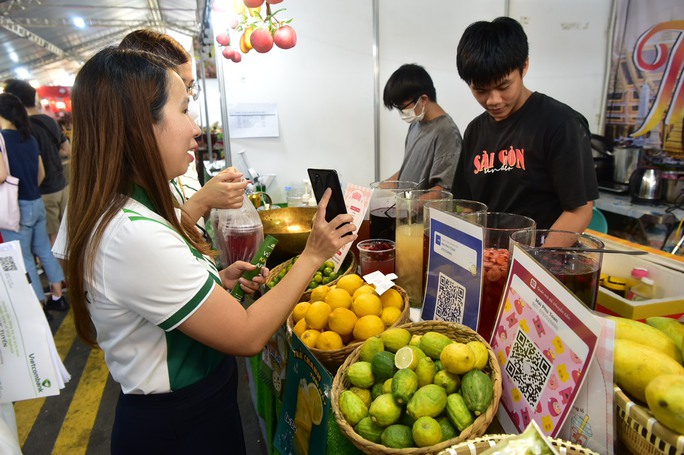 Rủ nhau đi lễ hội… thanh toán không tiền mặt - Ảnh 4.