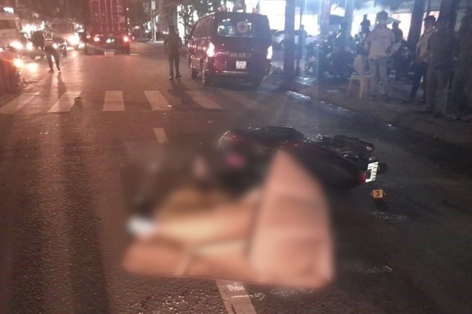 TP HCM: Sau âm thanh lớn, người dân phát hiện cảnh thương tâm - Ảnh 1. TP HCM: Sau âm thanh lớn, người dân phát hiện cảnh thương tâm - Ảnh 1.