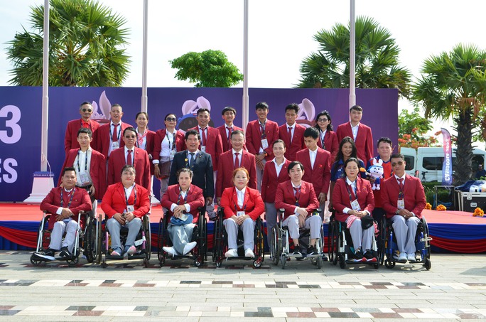 Lễ thượng cờ 11 quốc gia tham dự ASEAN PARA Games 12 - Ảnh 3.