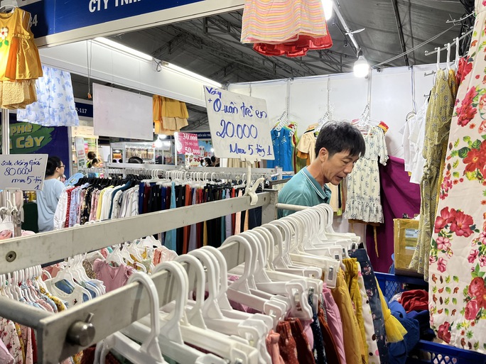 Săn hàng giảm giá 30%-70% tại hội chợ khuyến mãi Shopping Season 2023 - Ảnh 6.